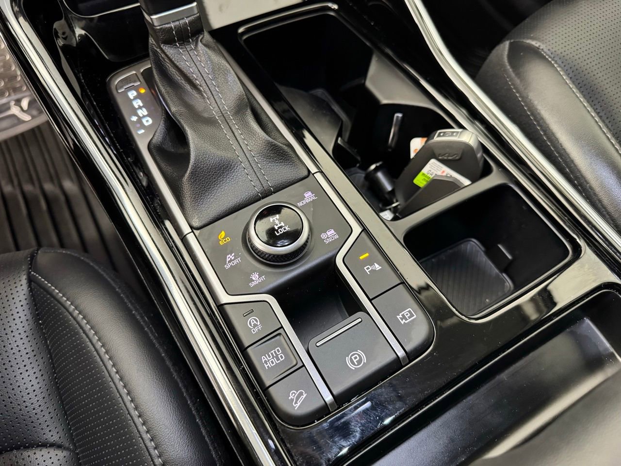 Used 2025 Kia Sorento SX image 19