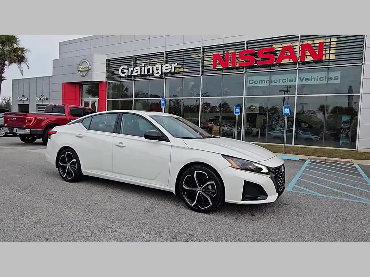 Used 2024 Nissan Altima 2.5 SR w/ SR Premium Package image 17