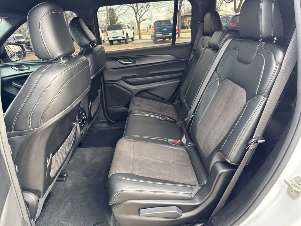 Certified 2024 Jeep Grand Cherokee L Laredo image 33