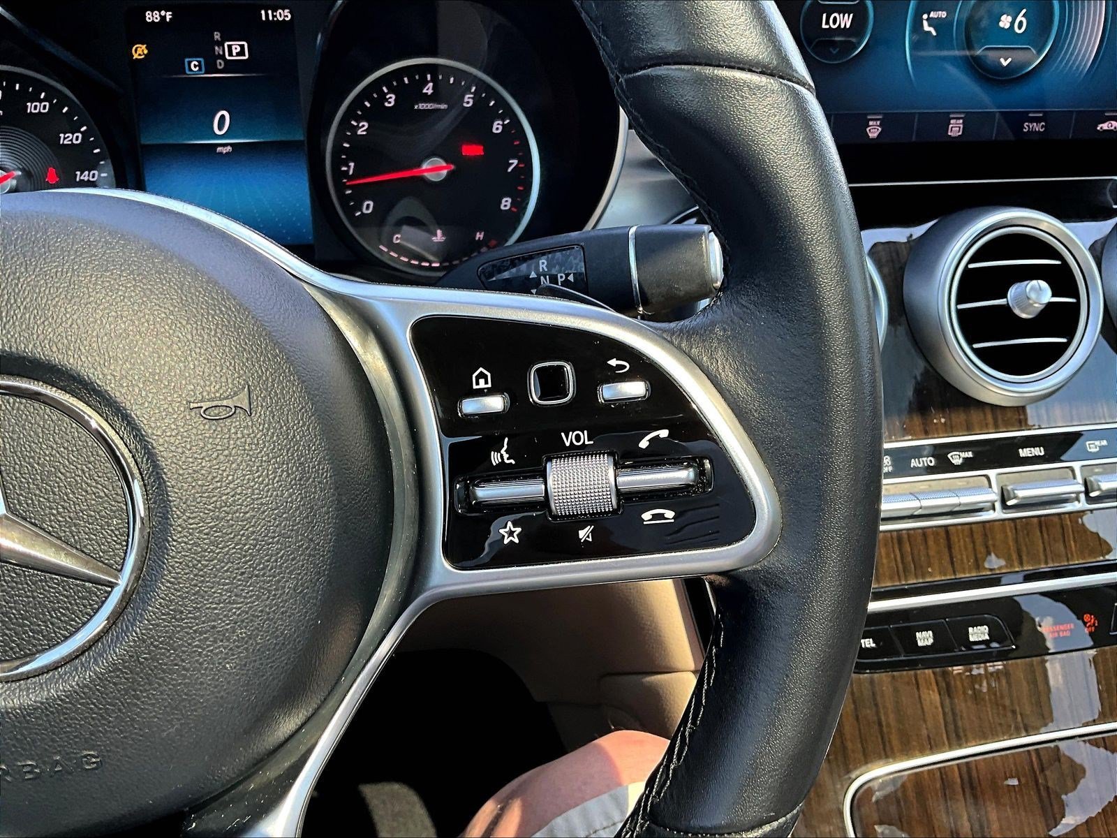 Used 2021 Mercedes-Benz GLC 300 4MATIC w/ Premium Package image 12