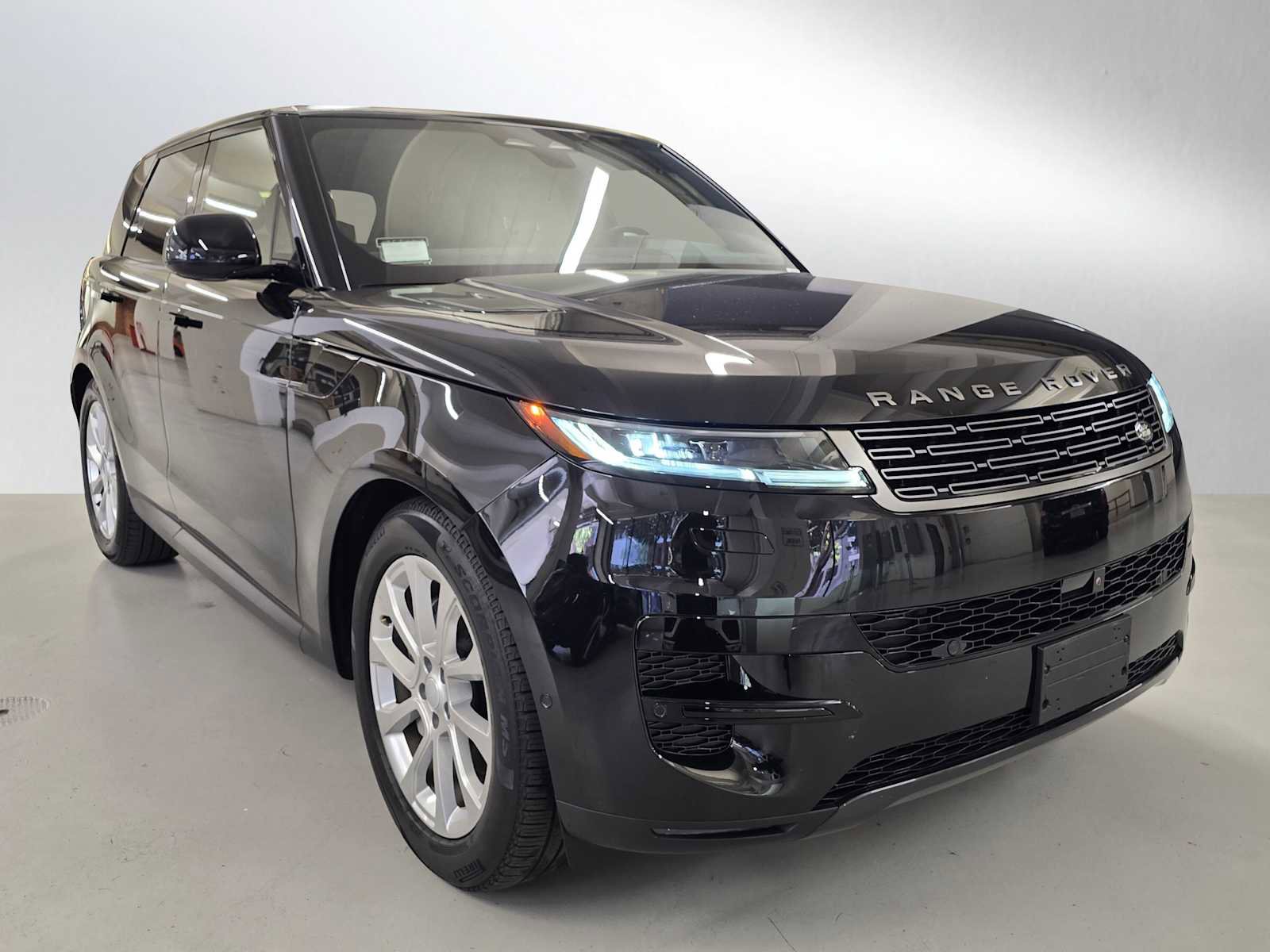 Used 2025 Land Rover Range Rover Sport SE AWD/4WD image 7
