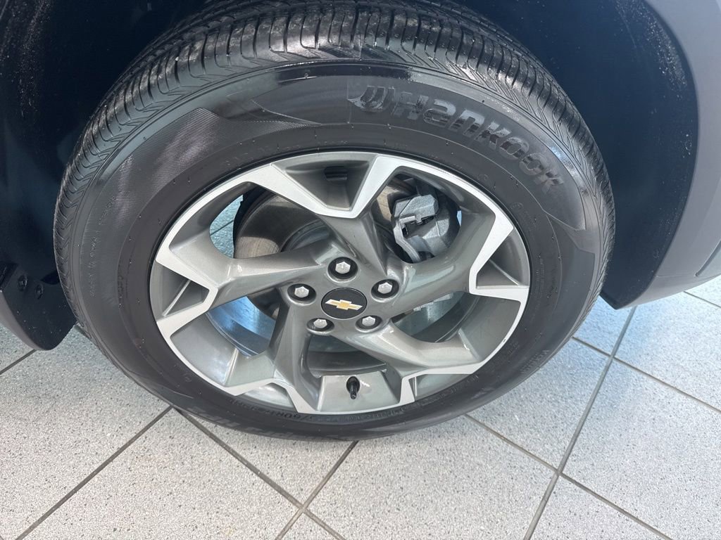 Used 2025 Chevrolet Trax LT w/ LT Convenience Package FWD image 24