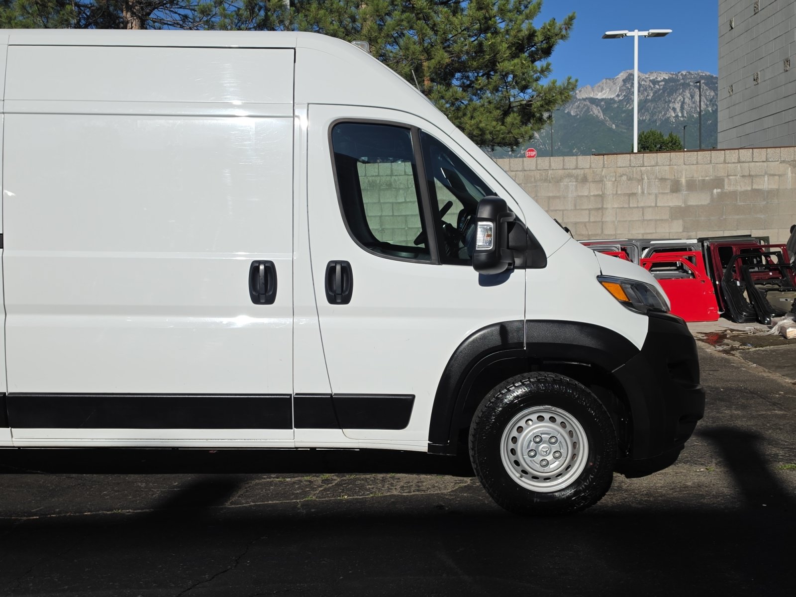 Used 2025 RAM ProMaster 2500 w/ Convenience Group FWD image 11