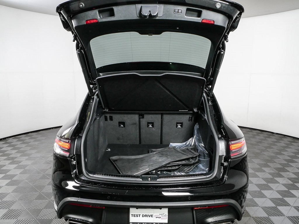 Certified 2025 Porsche Macan image 33