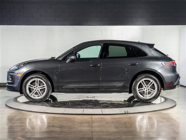 Certified 2025 Porsche Macan image 2