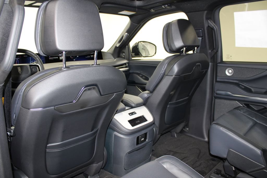 New 2025 Lincoln Navigator Reserve w/ Jet Appearance Package AWD/4WD image 30