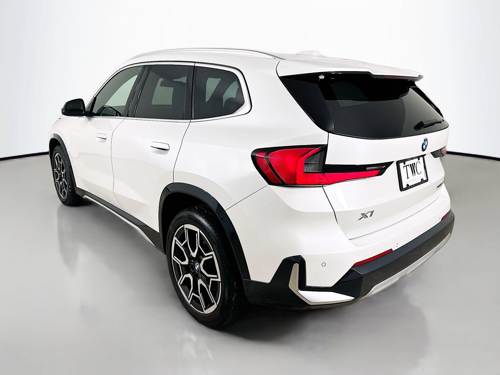 Used 2023 BMW X1 xDrive28i w/ Premium Package AWD/4WD image 7