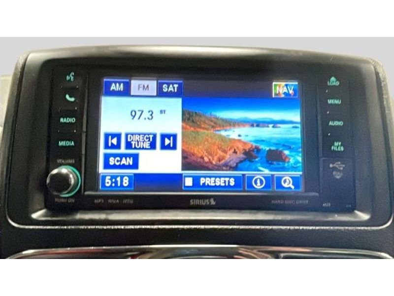 Used 2011 Chrysler Town & Country Touring-L w/ Entertainment Group #2 FWD image 12