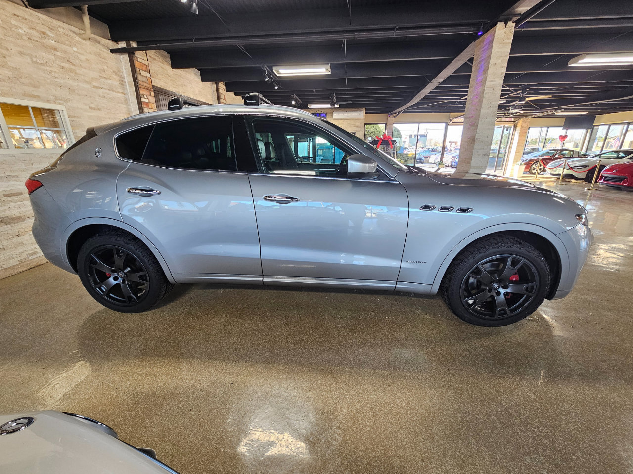 Used 2018 Maserati Levante GranLusso image 8