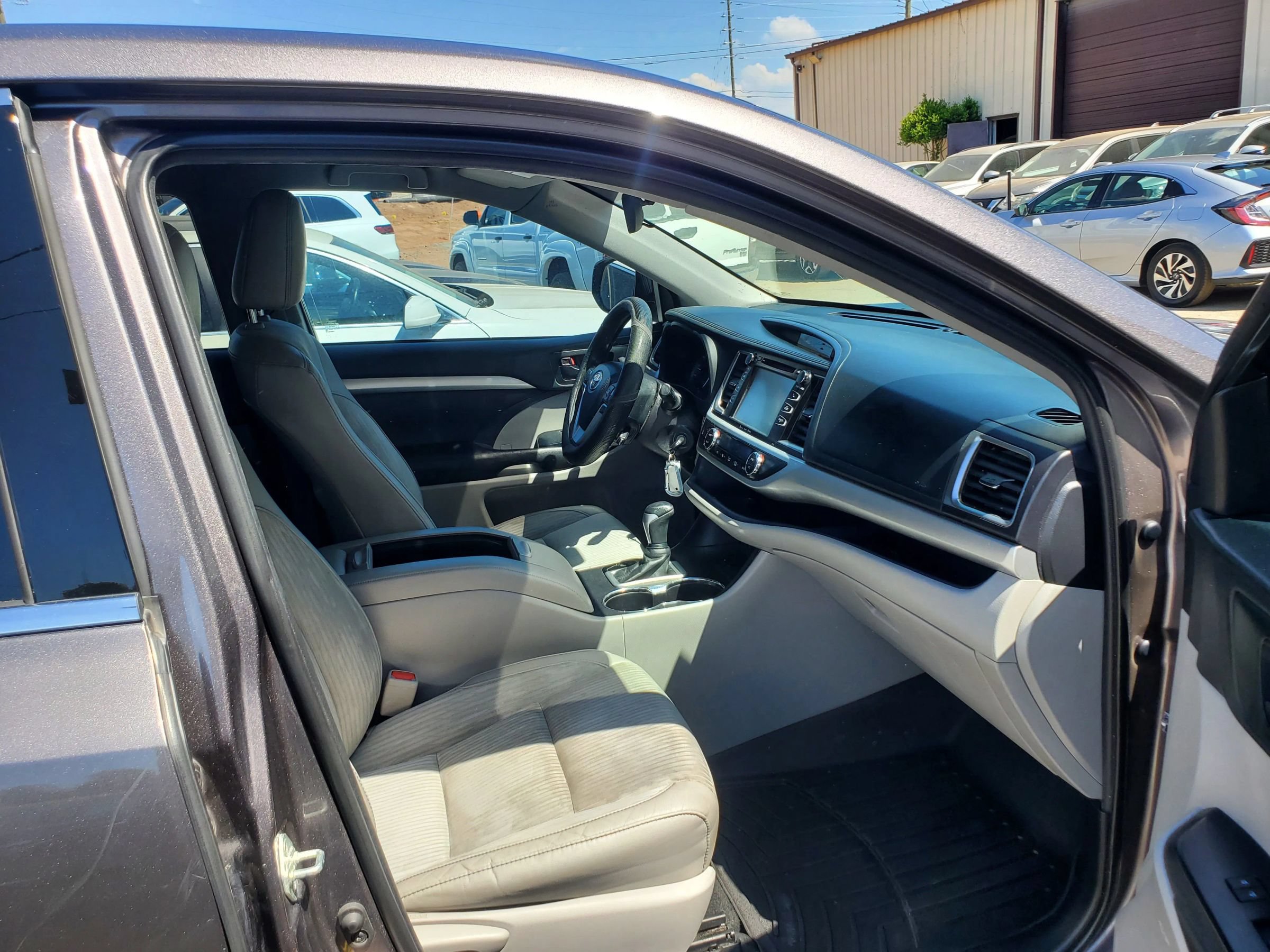 Used 2019 Toyota Highlander Plus FWD image 48
