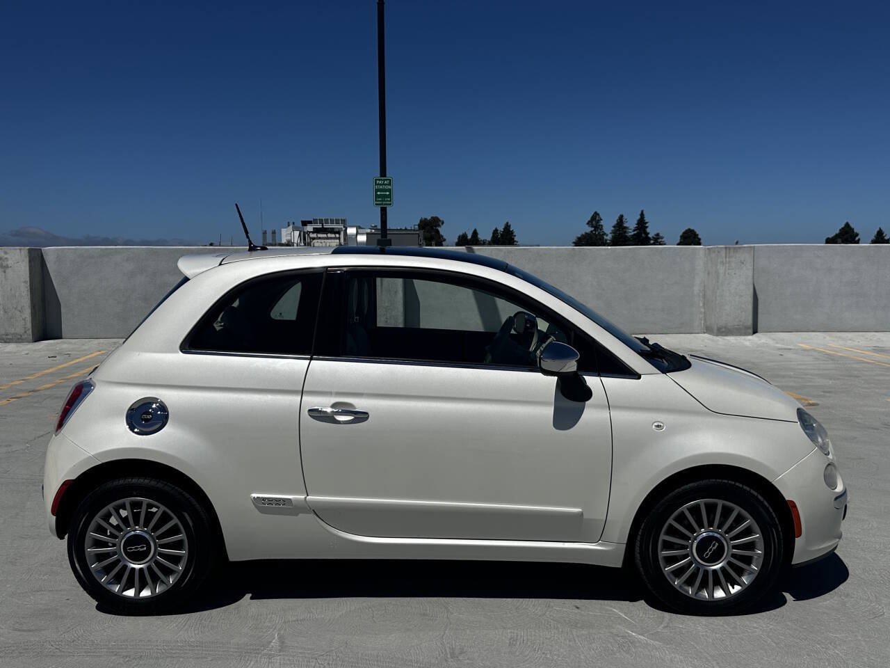 Used 2013 FIAT 500 Lounge w/ Luxury Leather Pkg FWD image 7