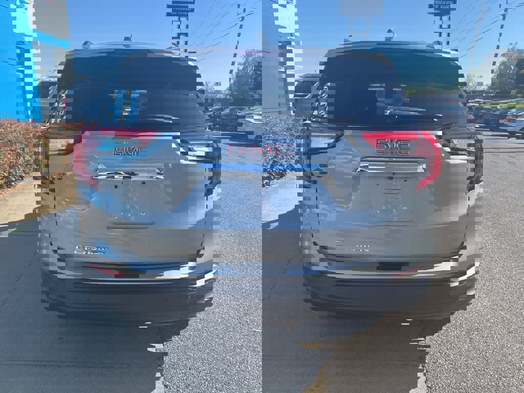 Used 2023 GMC Terrain SLE w/ Driver Convenience Package image 7