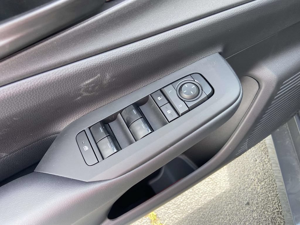 Used 2026 Toyota Prius Plug-In Hybrid FWD image 17