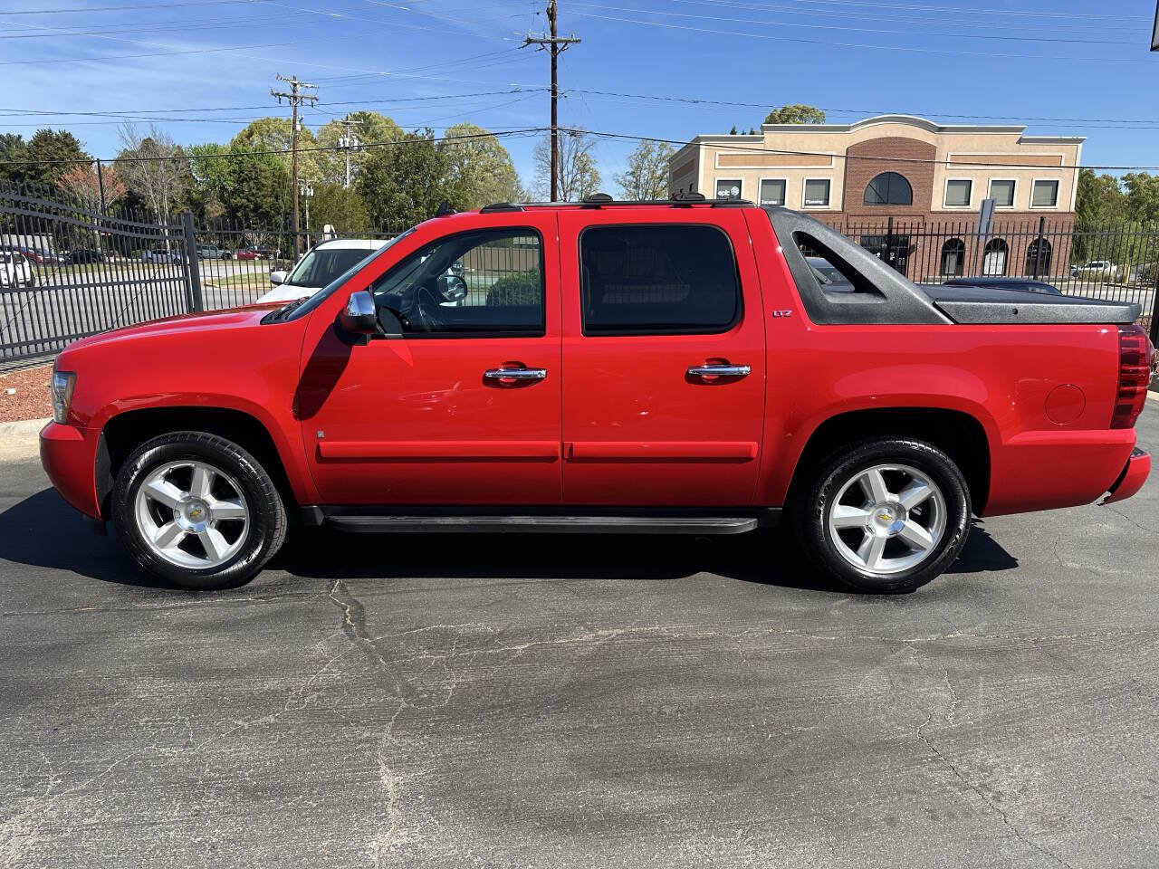 Used 2008 Chevrolet Avalanche LTZ w/ LTZ Preferred Equipment Group RWD image 8