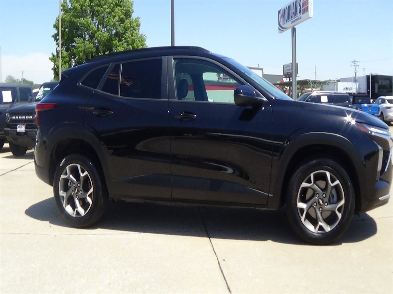 Used 2025 Chevrolet Trax LT w/ LT Convenience Package FWD image 5