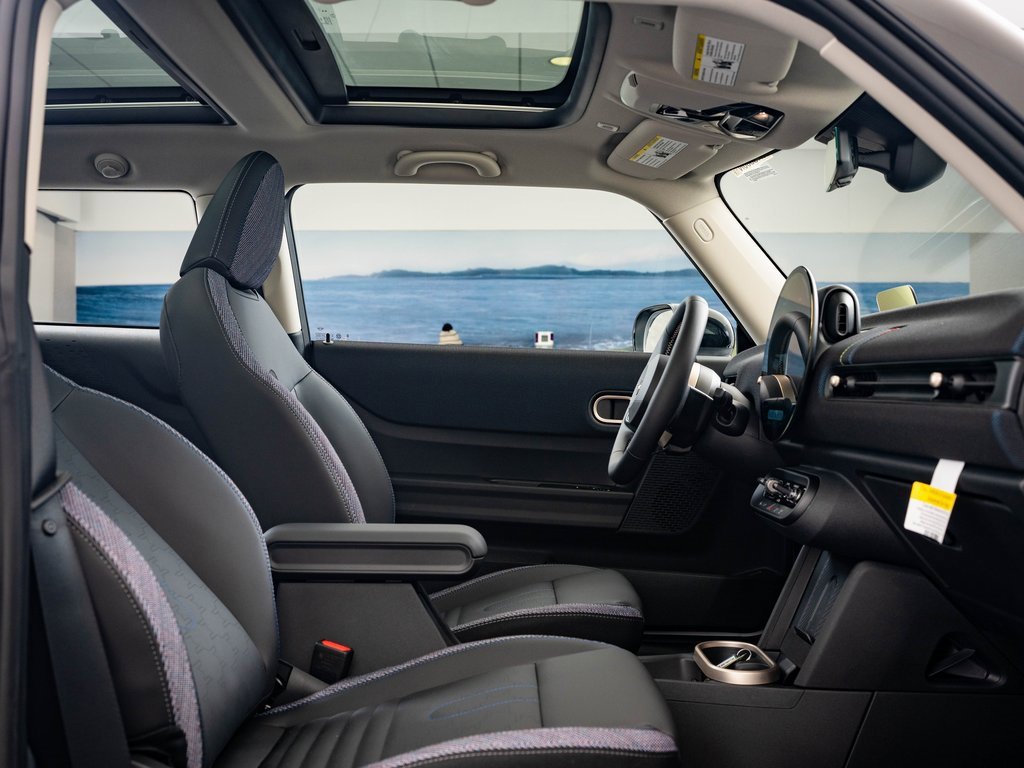 Certified 2025 MINI Cooper 2-Door Hardtop image 34