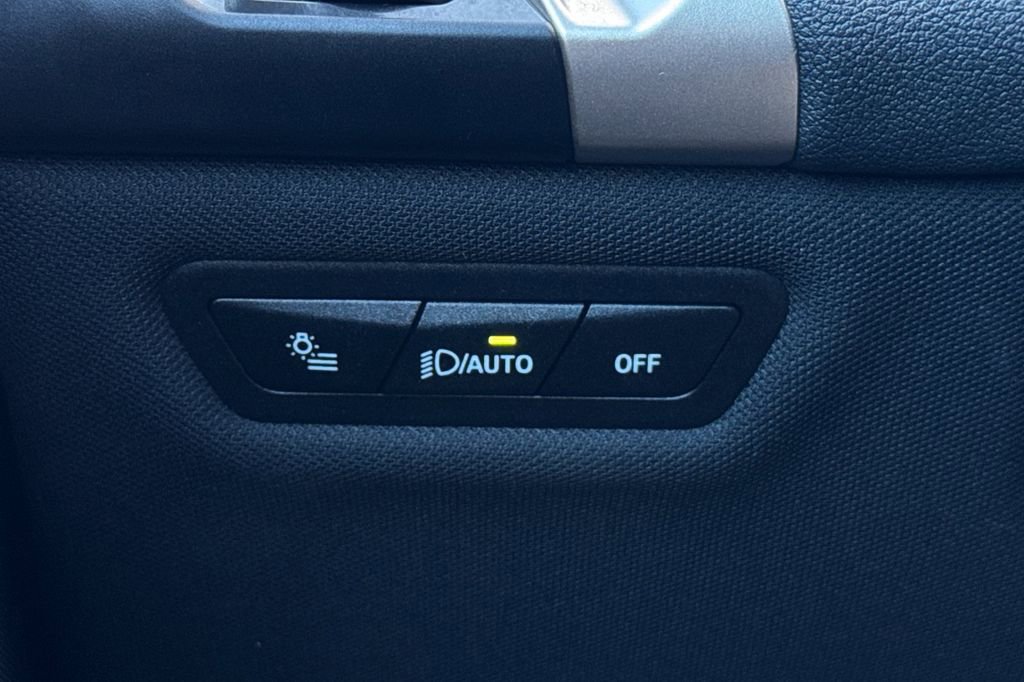 Used 2023 BMW iX xDrive50 image 31