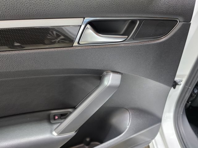 Used 2018 Volkswagen Passat 3.6 FWD image 27