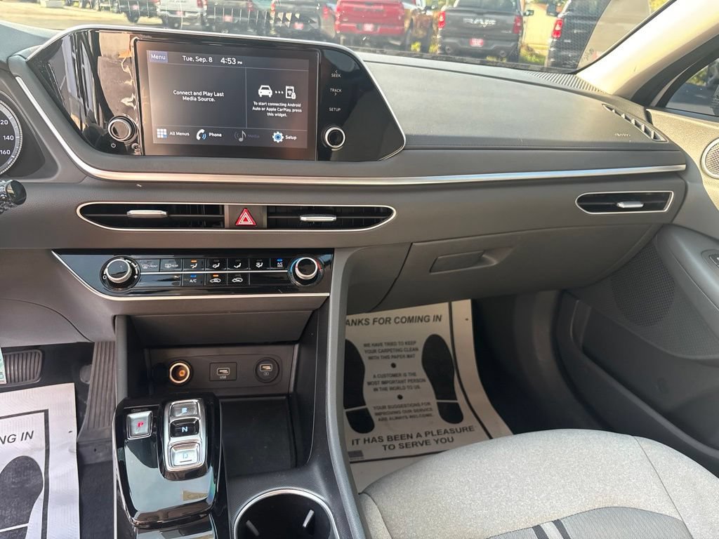 Used 2021 Hyundai Sonata SE w/ Preferred Accessory Package FWD image 18