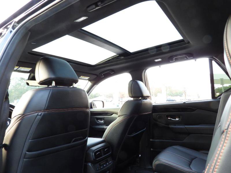 Used 2025 Honda Pilot TrailSport image 40