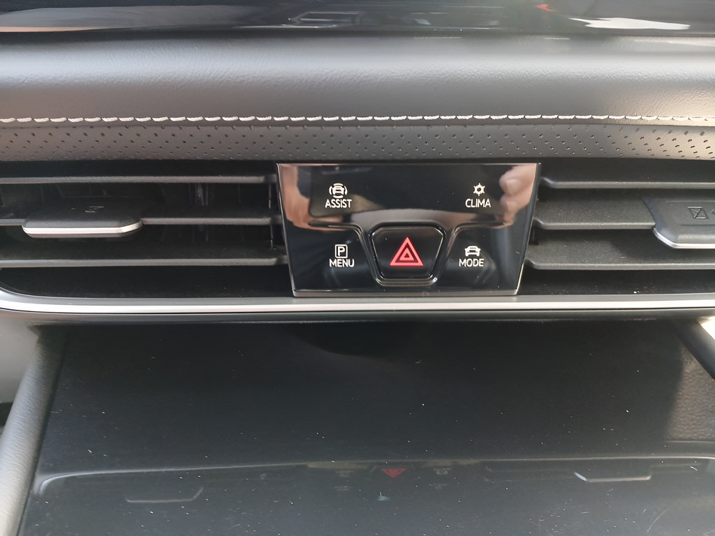 Used 2026 Volkswagen Atlas SE AWD/4WD image 17
