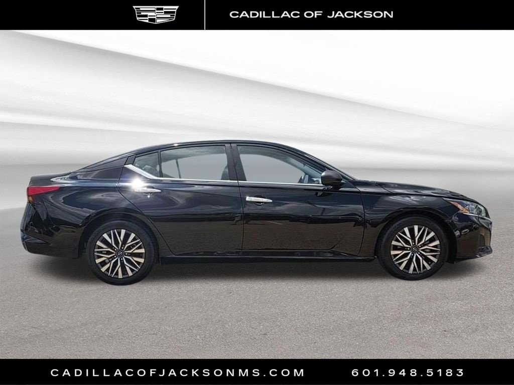Used 2025 Nissan Altima 2.5 SV FWD image 6