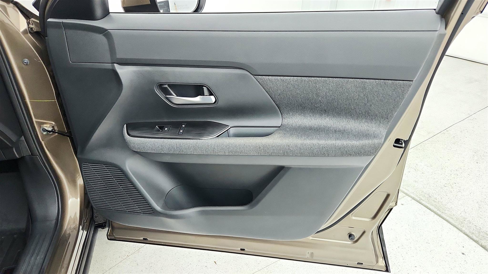 Used 2025 Nissan Kicks SV w/ Charging Package FWD image 24