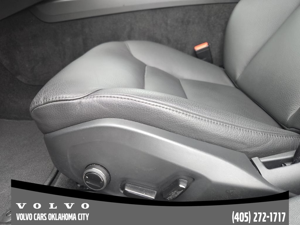 Certified 2025 Volvo V60 B5 Cross Country Plus AWD/4WD image 23