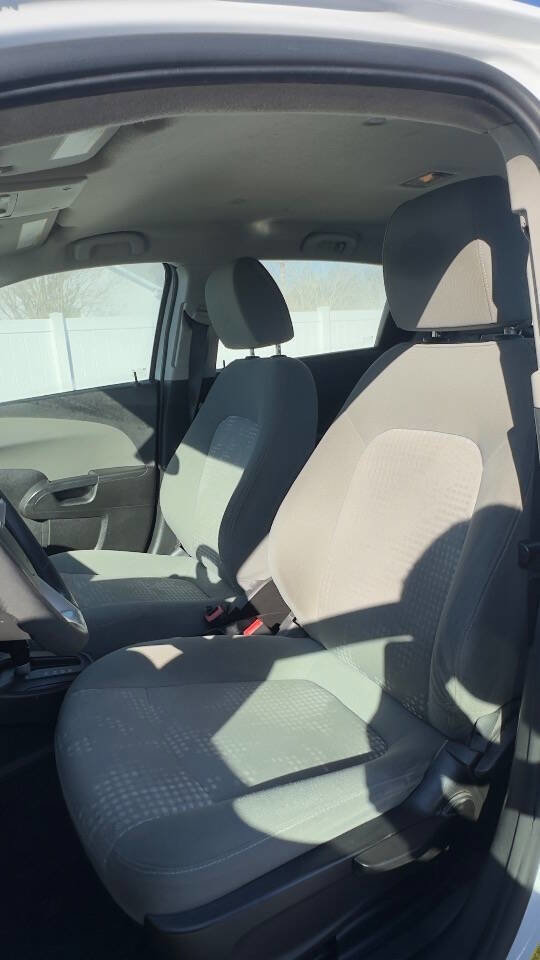 Used 2017 Chevrolet Sonic LT image 10
