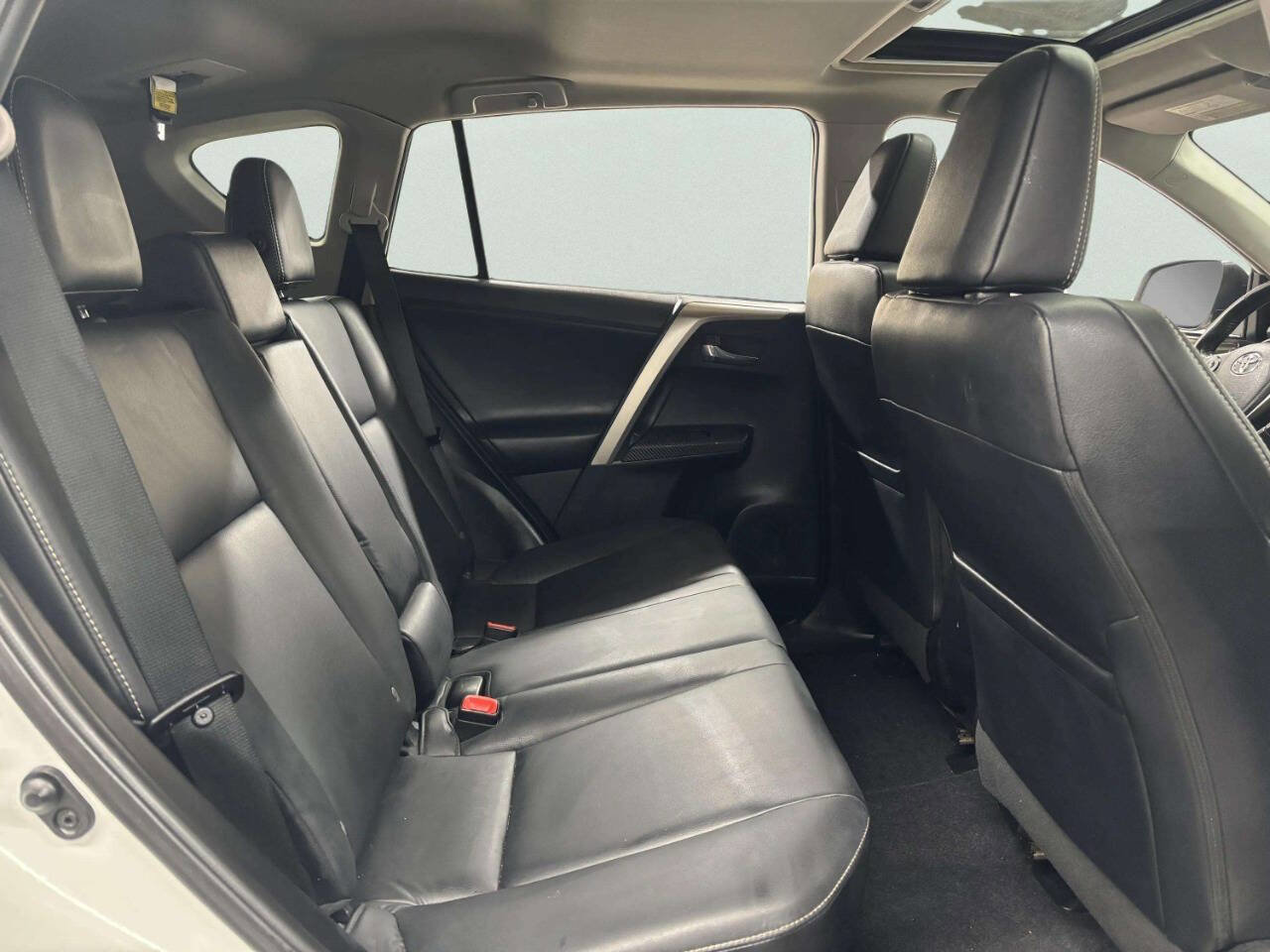 Used 2014 Toyota RAV4 Limited w/ Technology Package AWD/4WD image 20