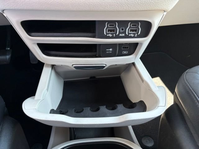 Used 2022 Chrysler Pacifica Touring-L FWD image 31