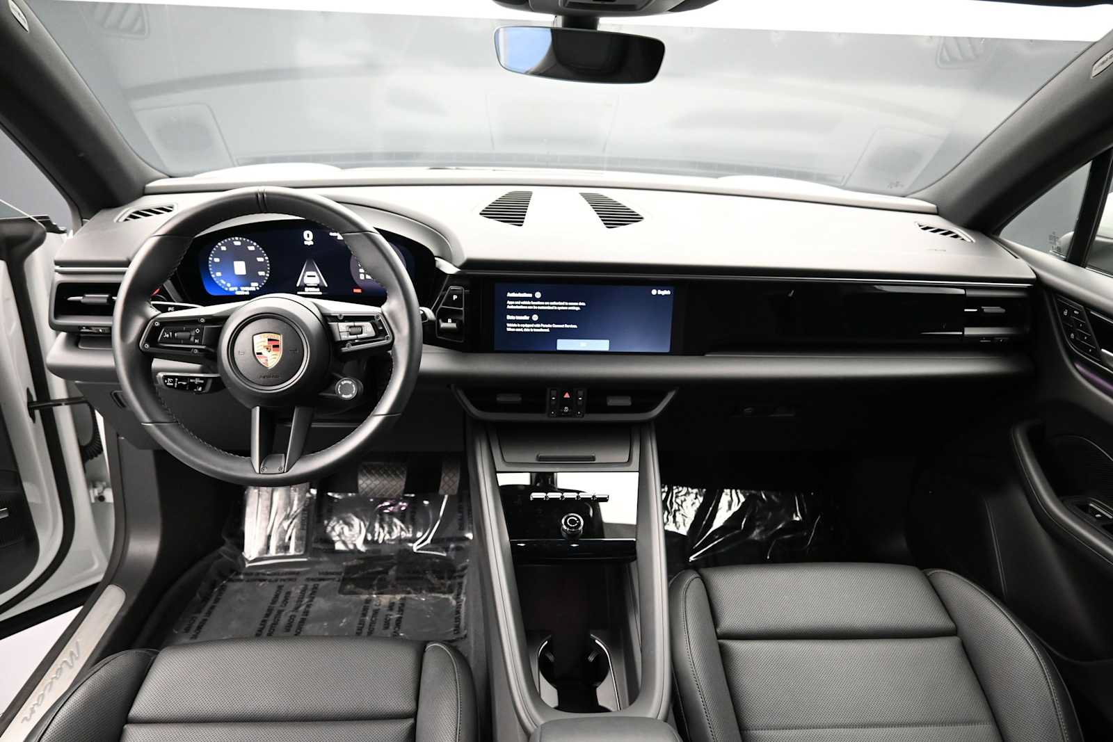 Certified 2025 Porsche Macan Electric RWD image 6