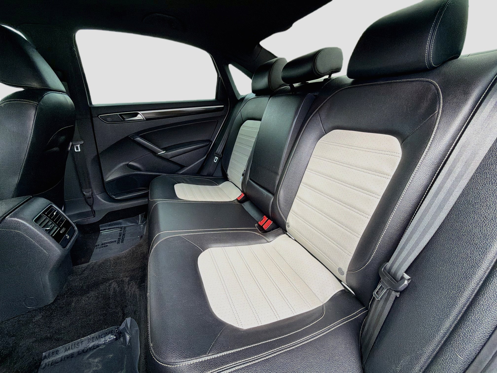 Used 2018 Volkswagen Passat GT FWD image 19