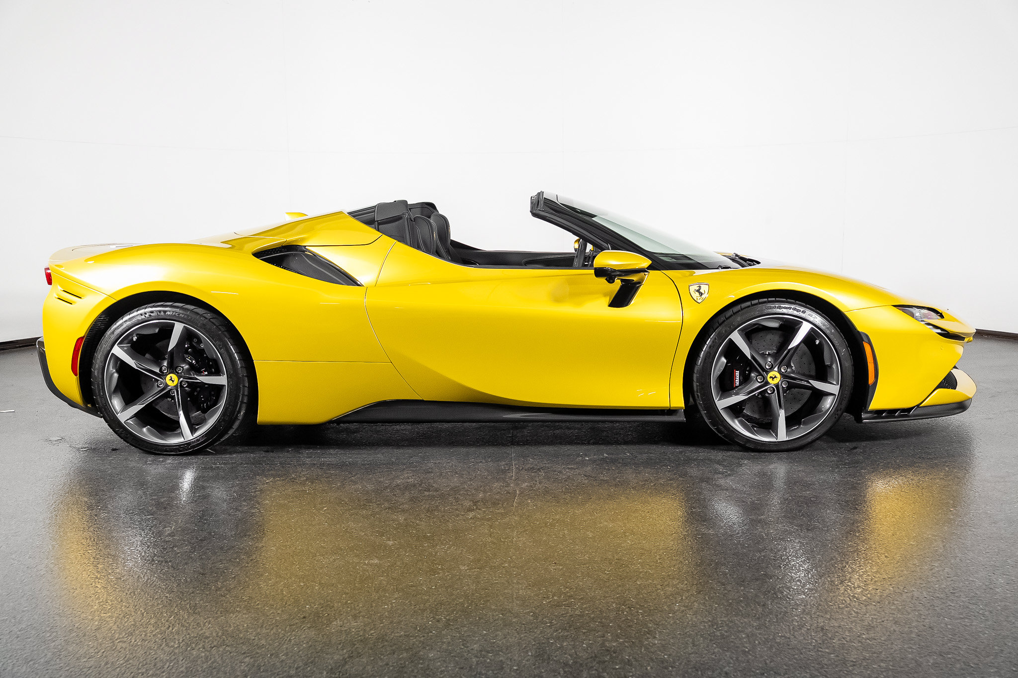Used 2024 Ferrari SF90 Spider AWD/4WD image 31