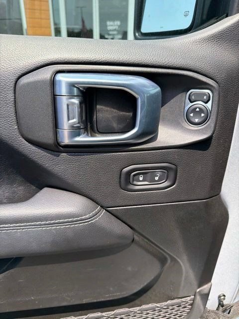 Used 2022 Jeep Wrangler Unlimited Sahara w/ Cold Weather Group AWD/4WD image 12