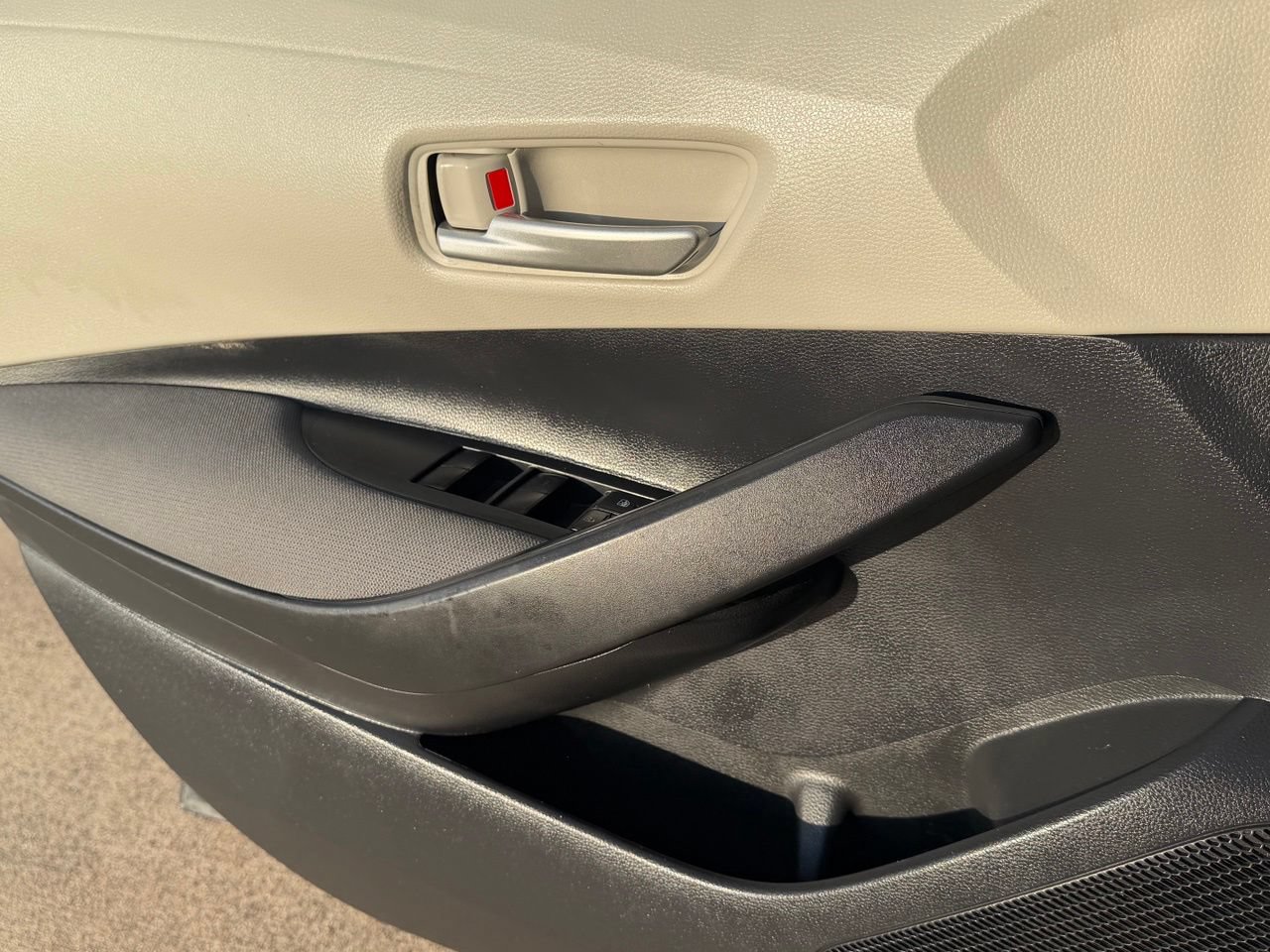 Used 2021 Toyota Corolla LE FWD image 26