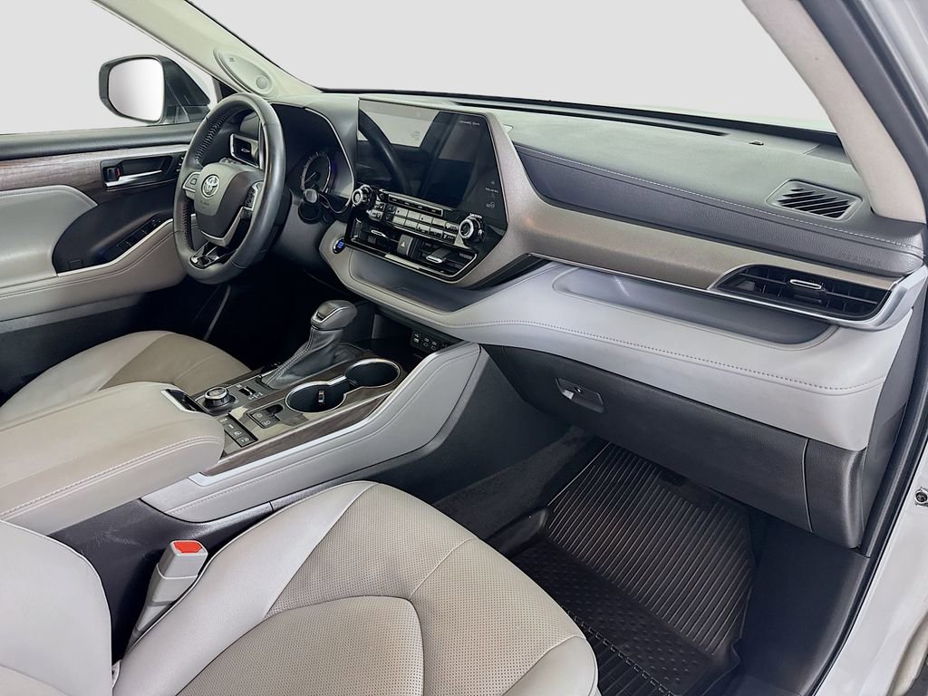 Used 2022 Toyota Highlander Limited image 29
