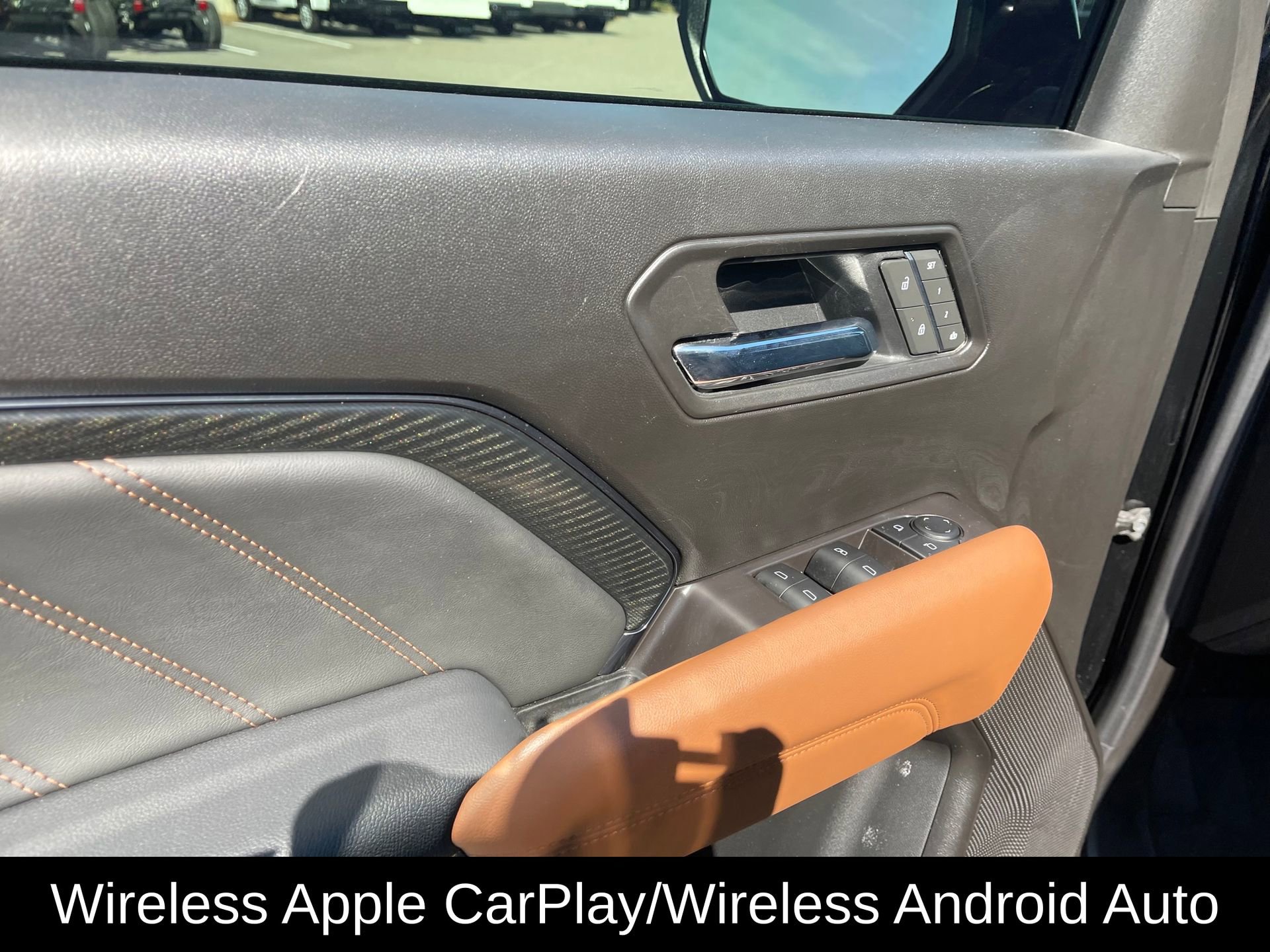 Used 2025 GMC Canyon AT4 w/ Nightfall Edition image 12