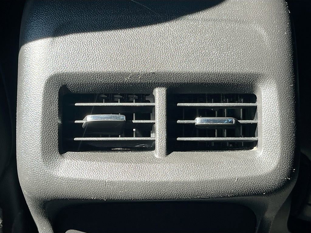 Used 2023 GMC Terrain SLT image 24