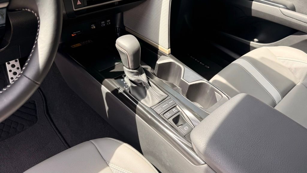 Used 2025 Toyota Camry SE image 13