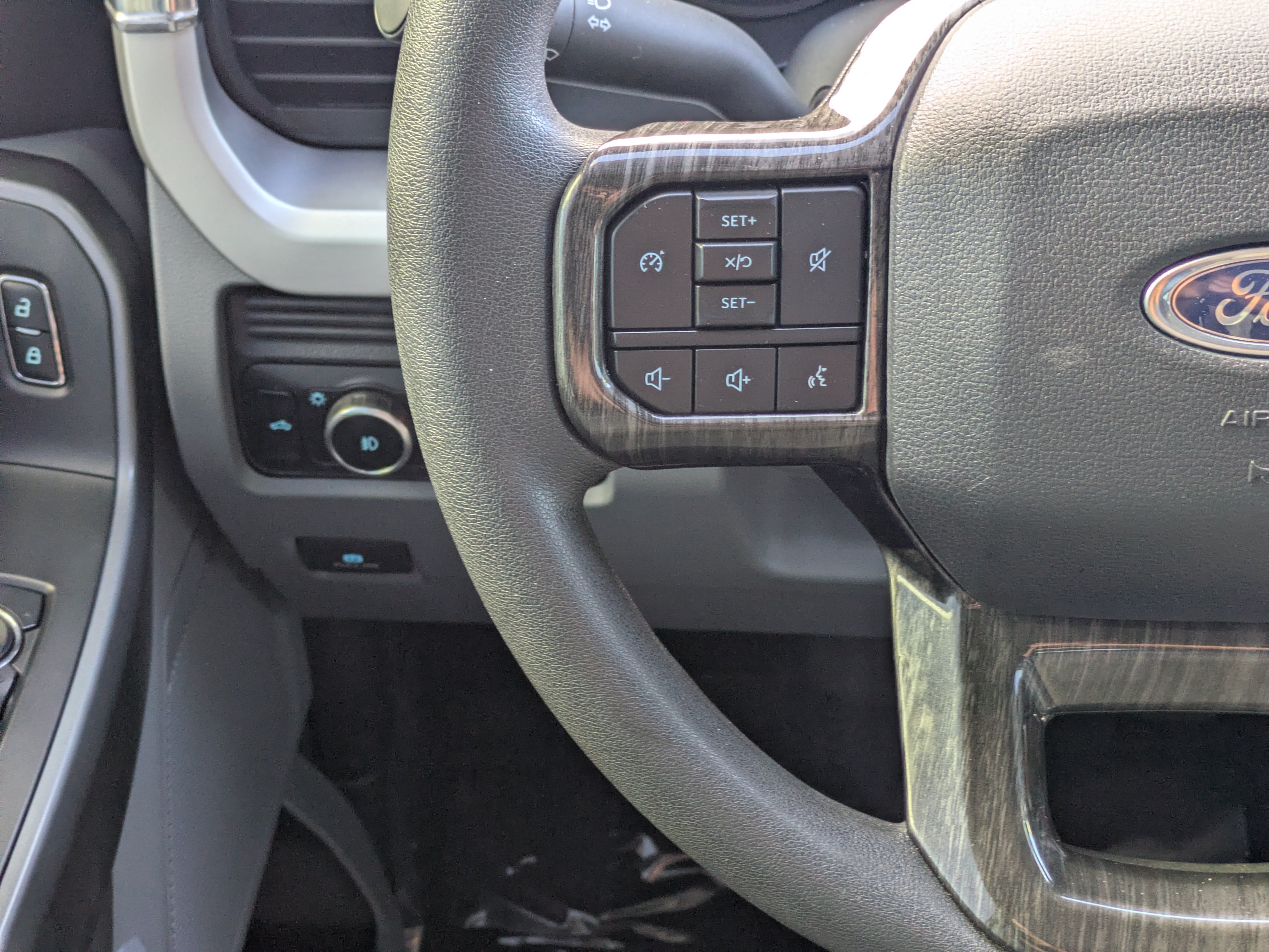 Used 2025 Ford F250 XLT w/ FX4 Off-Road Package AWD/4WD image 23