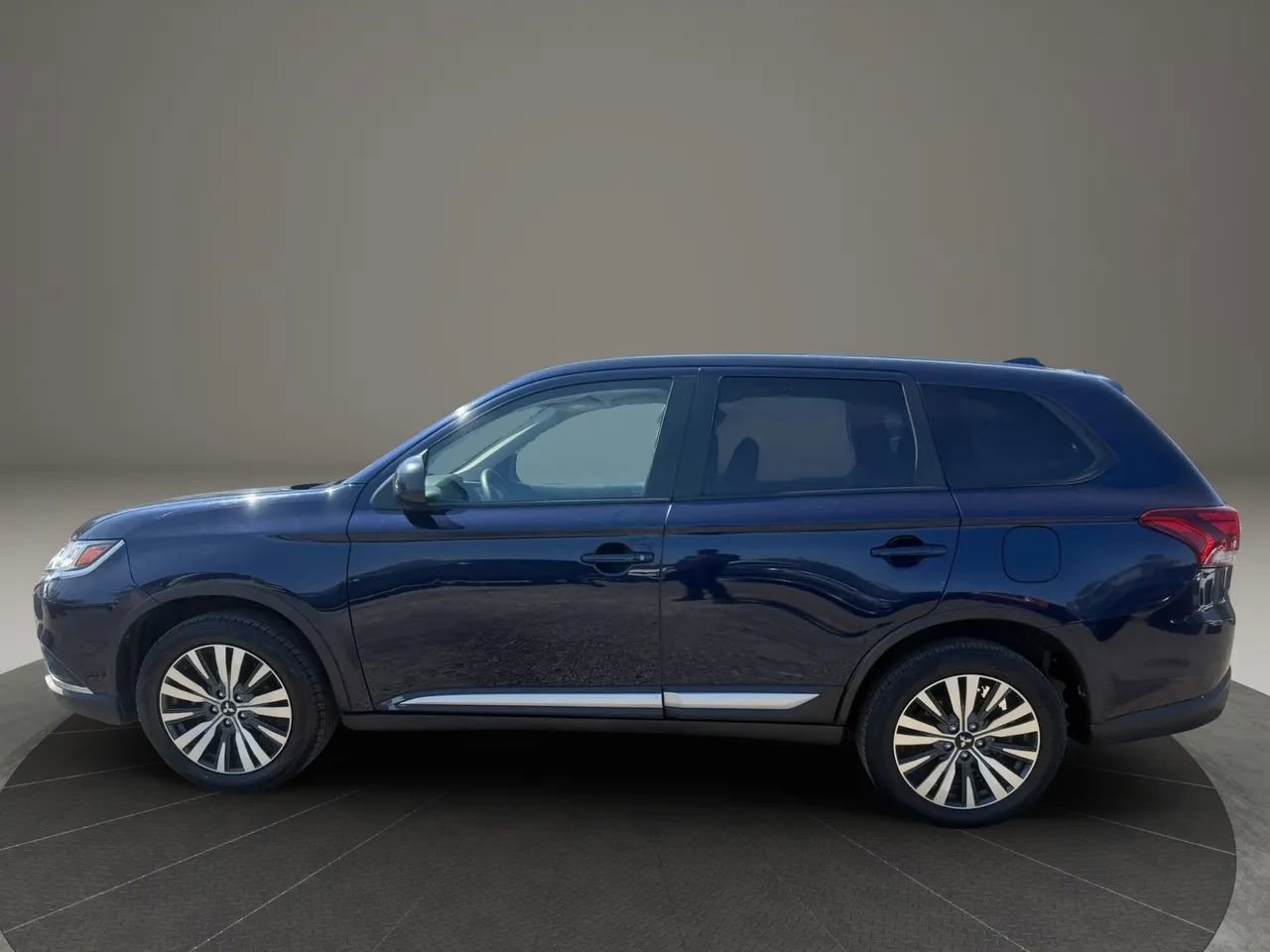 Used 2020 Mitsubishi Outlander ES AWD/4WD image 8