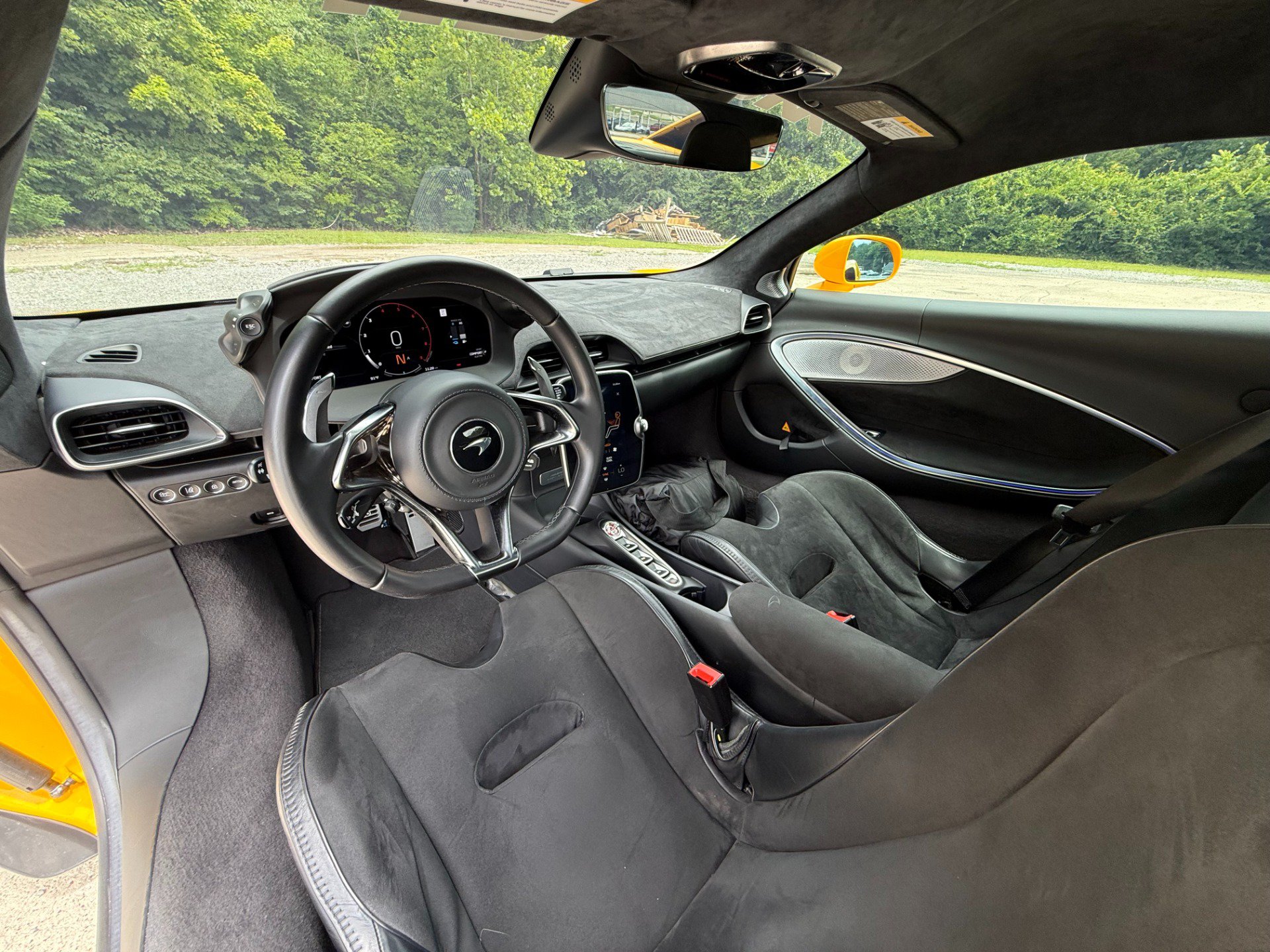 Used 2024 McLaren Artura RWD image 18