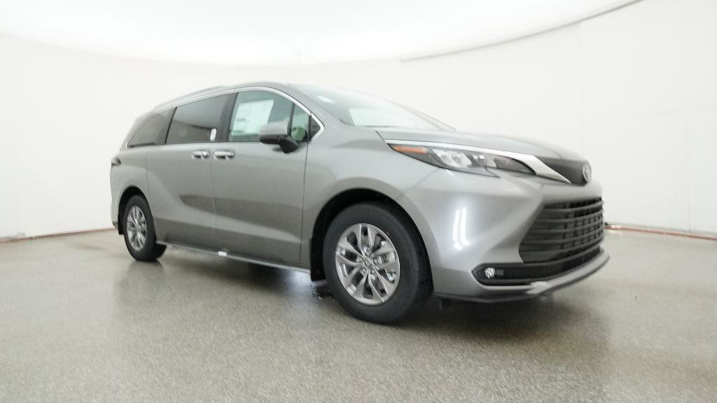 New 2026 Toyota Sienna XLE FWD image 32