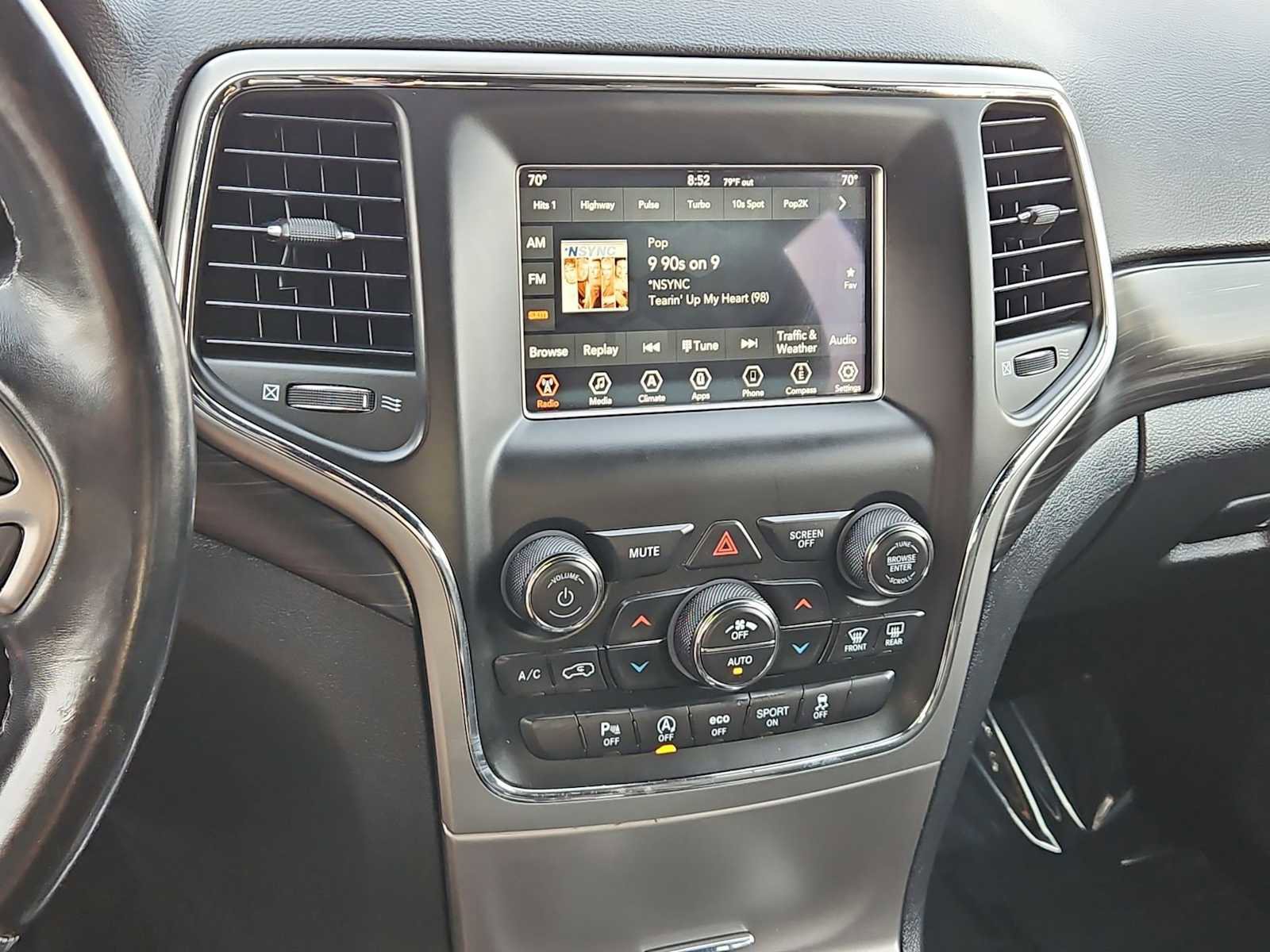 Used 2020 Jeep Grand Cherokee Laredo image 27