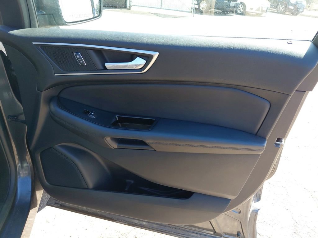 Used 2015 Ford Edge SEL w/ Equipment Group 201A image 16