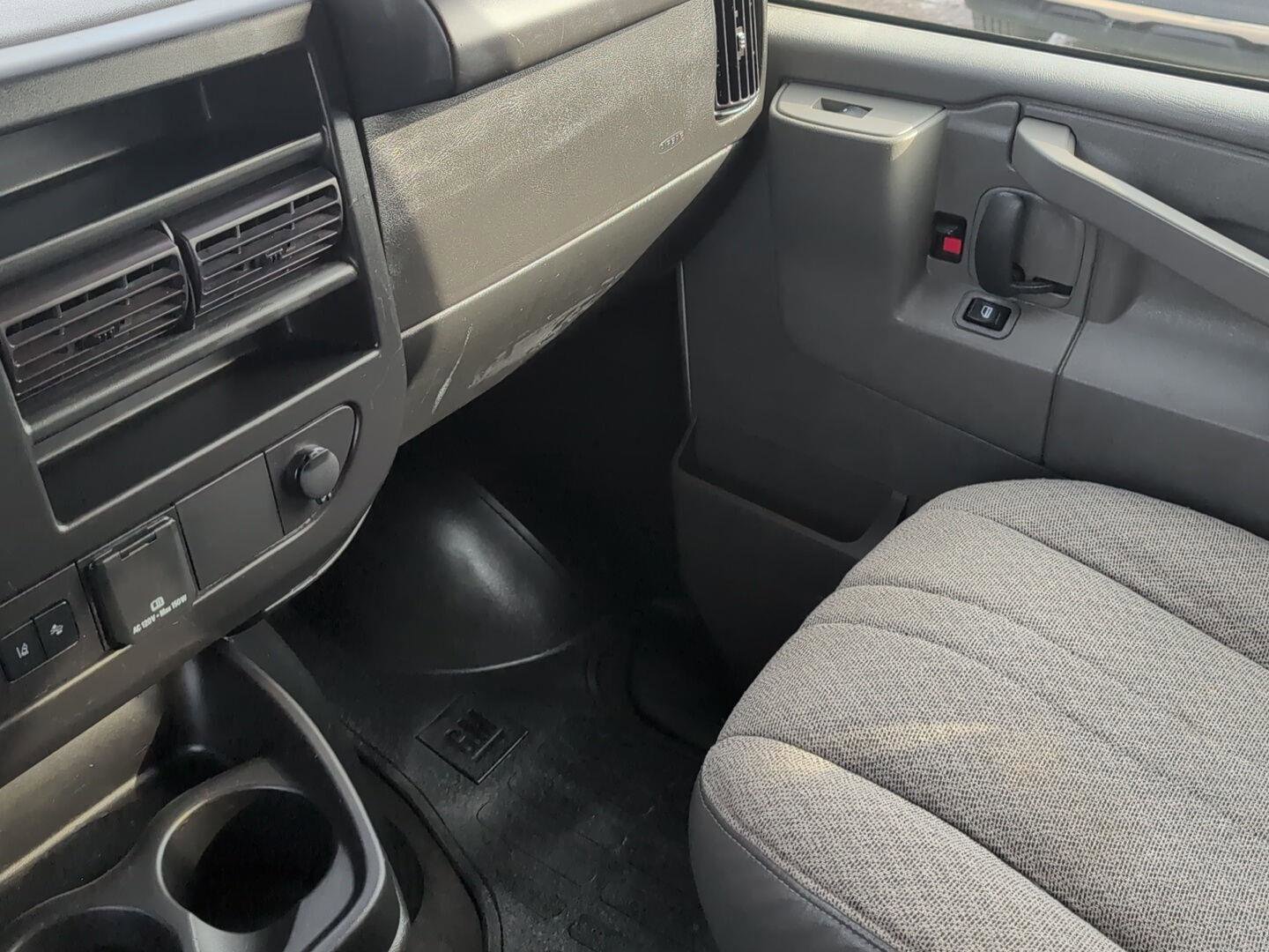 Used 2023 Chevrolet Express 3500 LT w/ LT Preferred Equipment Group image 32