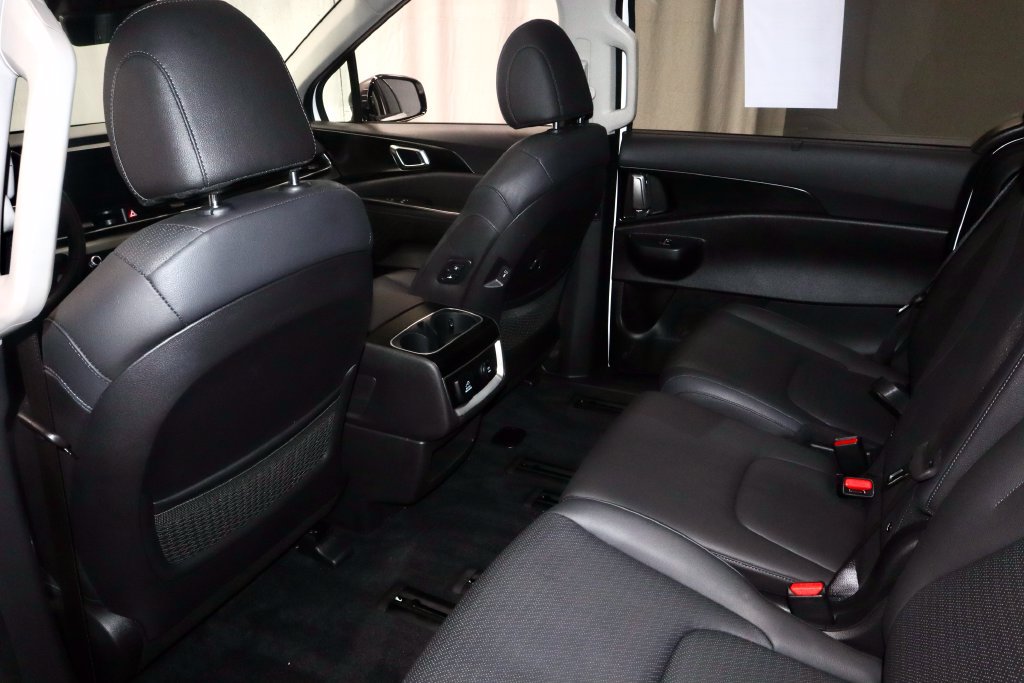 Used 2025 Kia Carnival SX Prestige FWD image 23