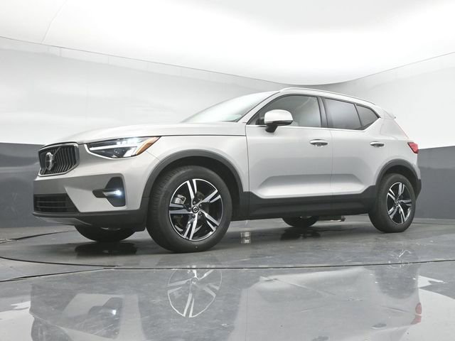 Used 2023 Volvo XC40 B5 Plus image 37