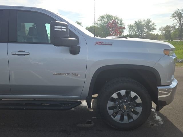 Used 2021 Chevrolet Silverado 2500 LT w/ Convenience Package AWD/4WD image 4